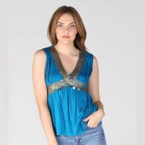 🔥PRICE IS FIRM!🔥 NEW ANGIE Sleevless V-Neck - Picture 2 of 8